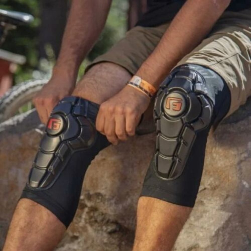 NEW UNUSED - G-Form Pro-X2 Knee Pads with Carry Bag- Size Medium